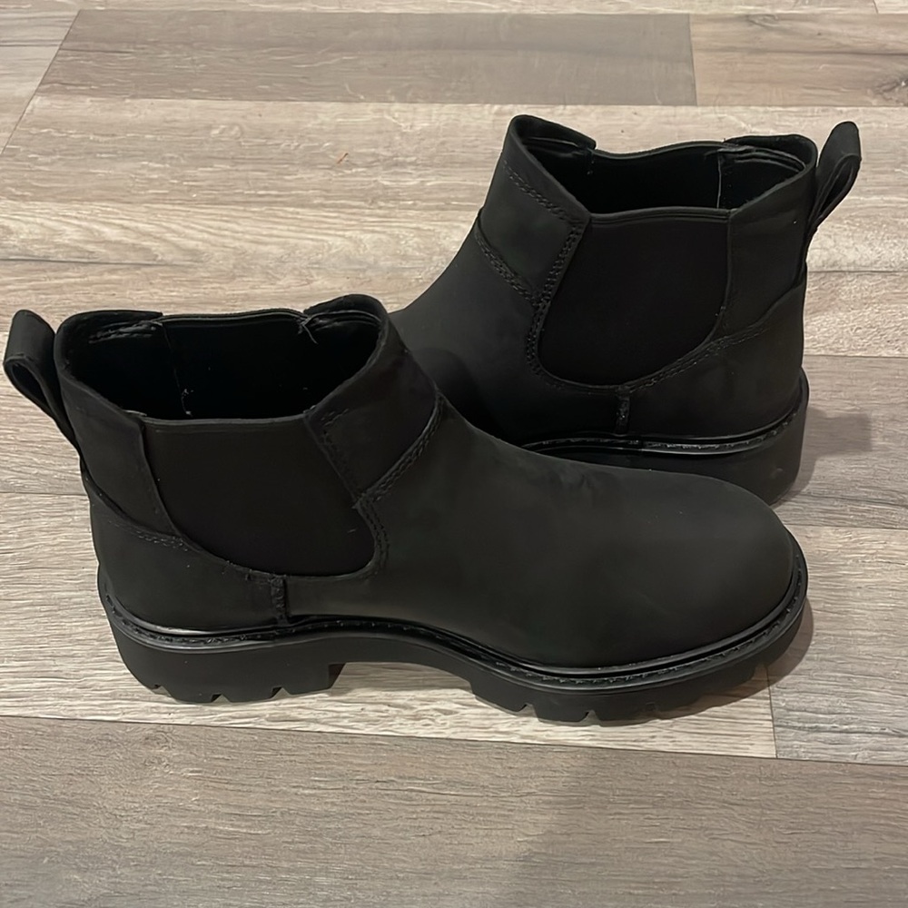 Ugg Loxley Boot - Picture 13 of 14